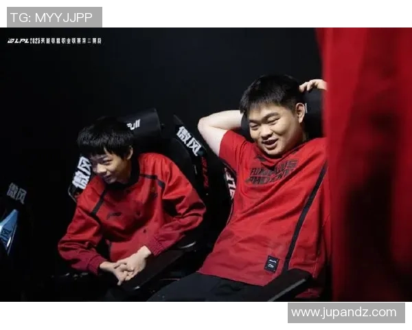 赛后复盘:分析V5与FPX对决中的战术与技术细节 赛后复盘:分析V5与FPX对决中的战术与技术细节