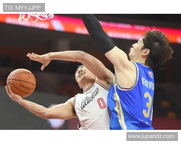 深圳篮球队在快速转换中展现的优势与不足分析 深圳篮球队在快速转换中展现的优势与不足分析